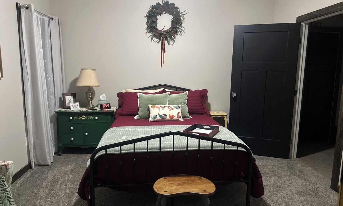 Cambra Bed & Breakfast | Loie’s Suite - room at Bramble House of Bloomingdale LLC, Bed & Breakfast