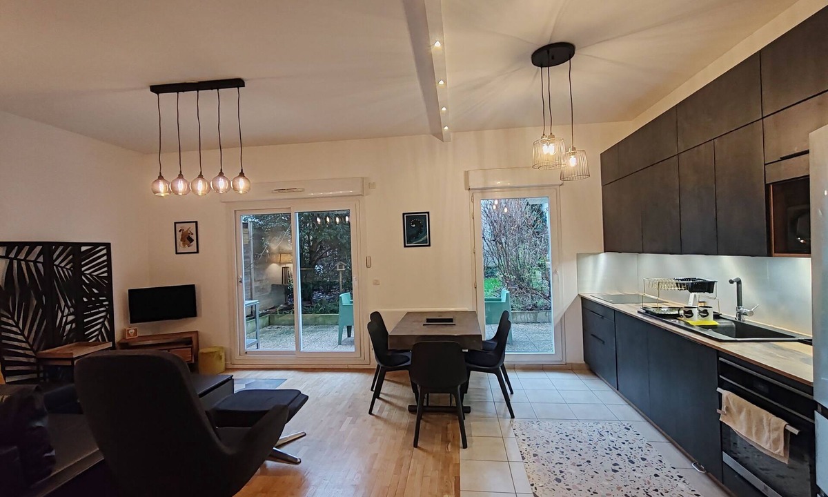 Faubourg de l'Arche Apartment | Long Stay Courbevoie Charmant Apt T3 Jardin + Terrasse, Calme, Proche Transports
