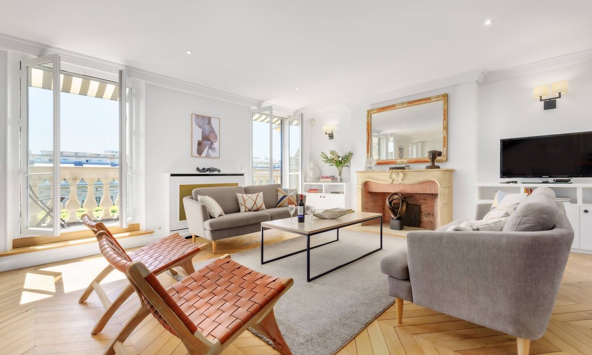 Palais-Royal Apartment | Louvre/Palais Royal Three Bedroom Duplex