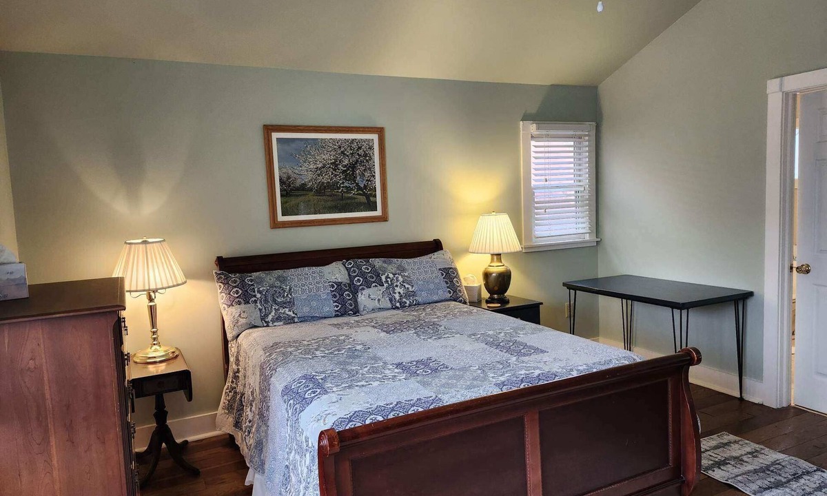 Boalsburg Apartment | Lovely 1-room studio with Queen bed and kitchenette in peaceful Boalsburg.