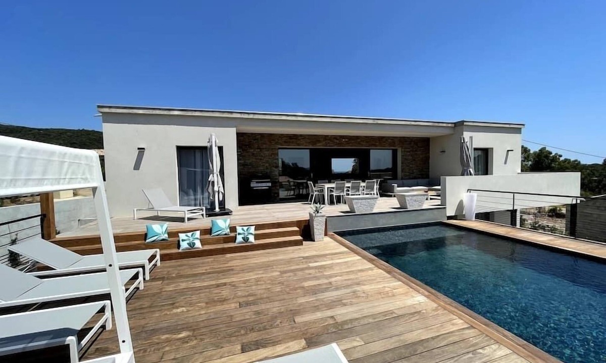 Cirendinu Villa | Lovely 12 guests Villa, 5 min away from beaches