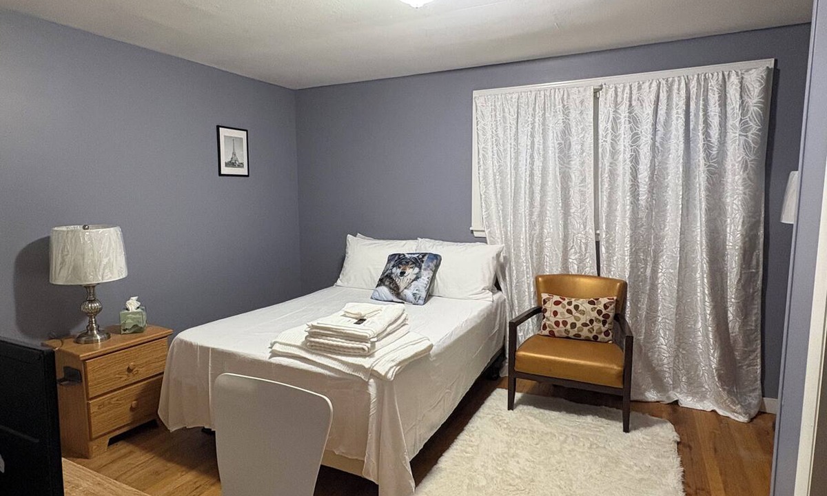 Eastside Apartment | Lovely 3-bedroom apartment with AC in Syracuse