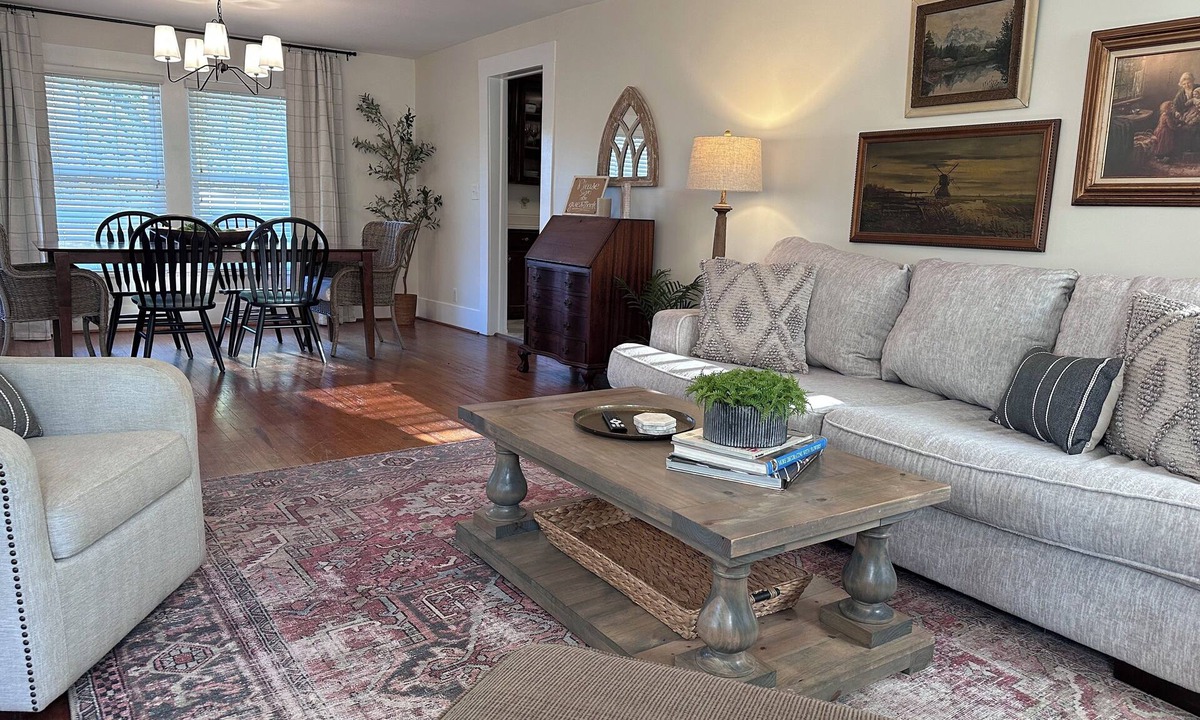 Gadsden Cottage | Lovely 3-bedroom Cottage close to RTJ Golf Course, Boat launch and Downtown