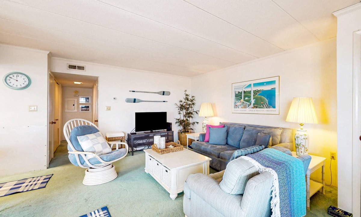 Midtown Ocean City Condo | Lovely Oceanside Vacation Suite w/Private Washer/Dryer, Free WiFi, & Balcony