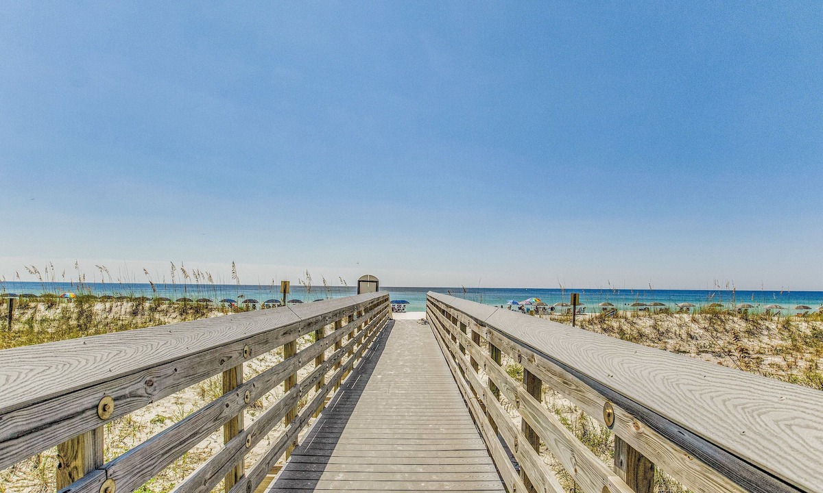 Harold Condo | Lovely, “Sandy Daze” 105, Free Activities Included!