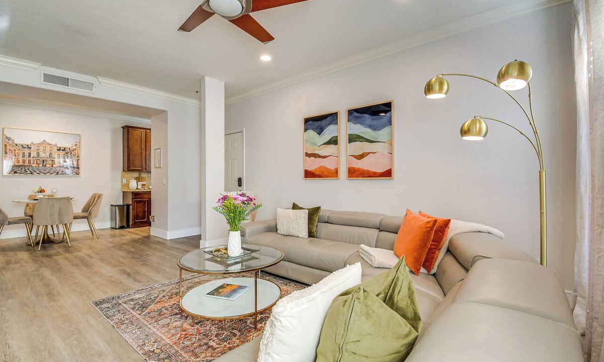 North Scottsdale Condo | Lovely Scottsdale Retreat: Pool & Hot Tub Access!