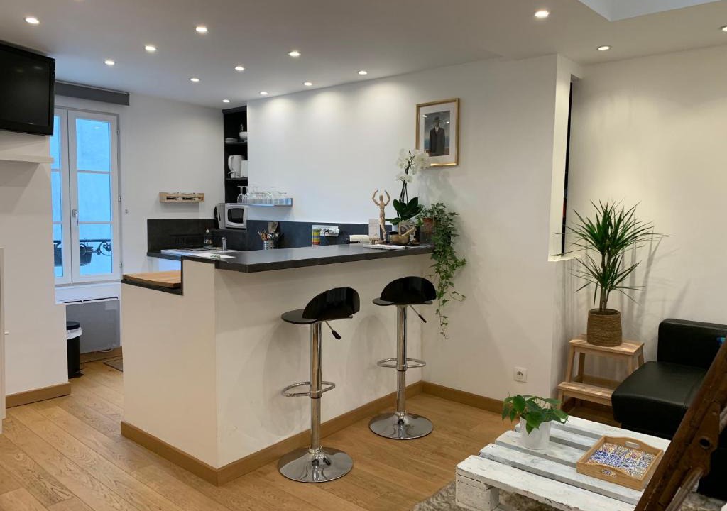 Les Iles Apartment | Lovely studio at Île Saint-Louis