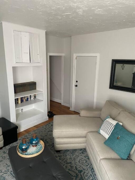 Trenton Apartment | Lovely two bedroom apartment in Historic Trenton.