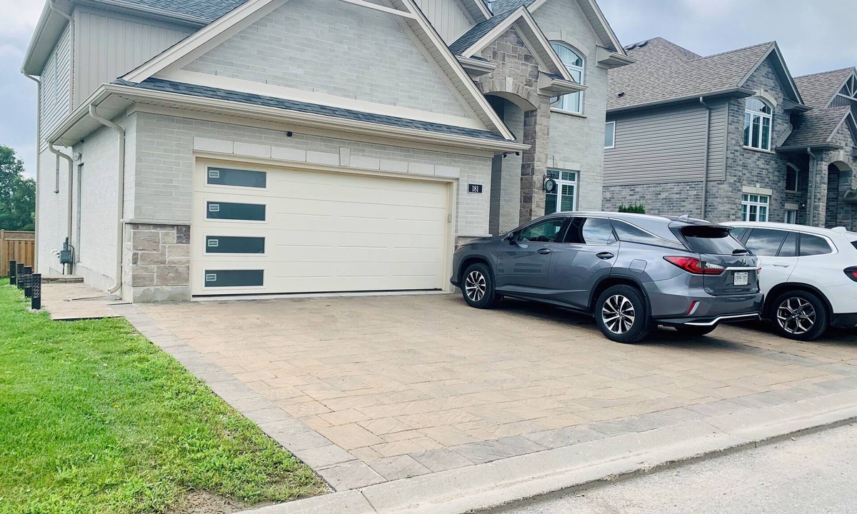 London House | Luxe 3-bedroom unit in North London, close to Masonville and Western University