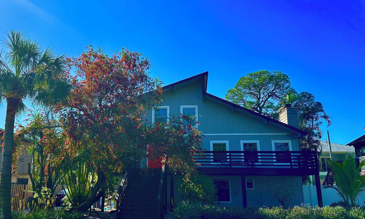 Shore Acres House | Luxe 4BR 2.5B Treetop Beach Escape Sleeps 10 Near #1 Beaches & Downtown St. Pete