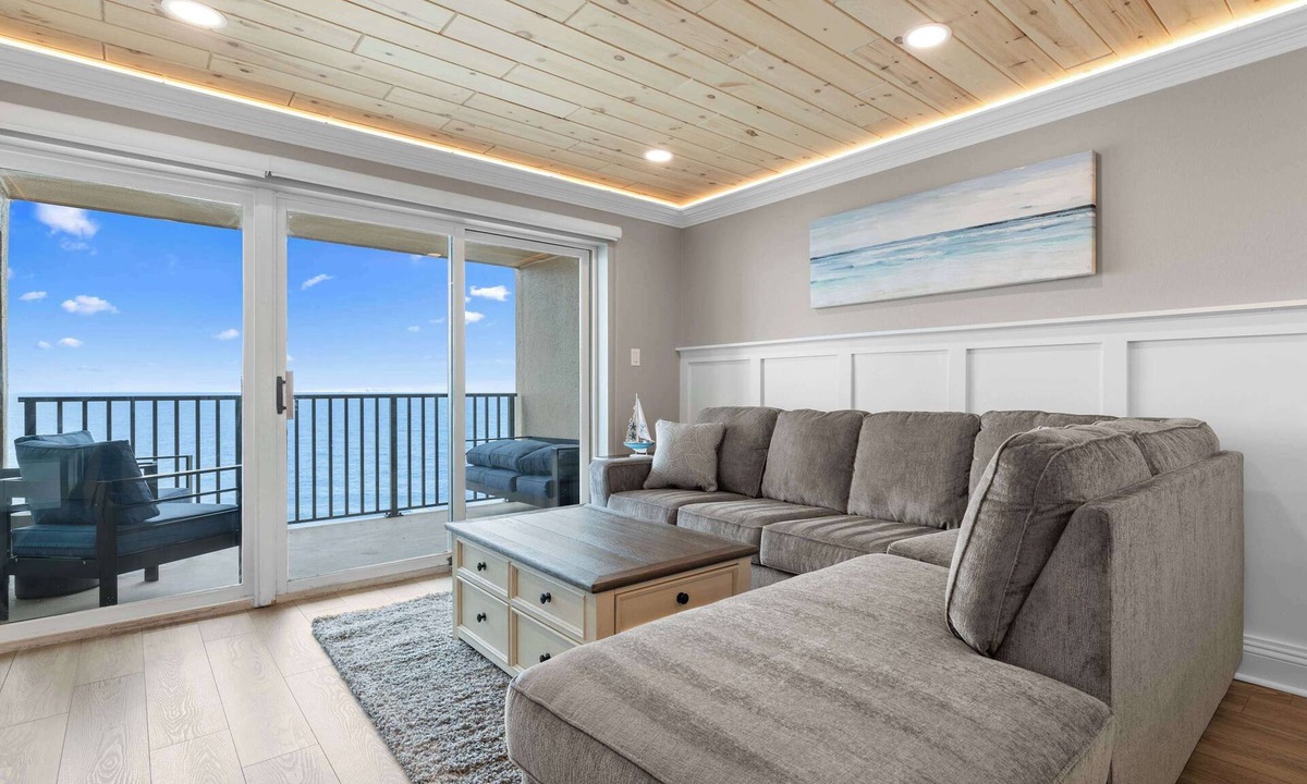 North Ocean City Condo | Luxe Oceanfront Penthouse | Pool, Hot Tub & Deck