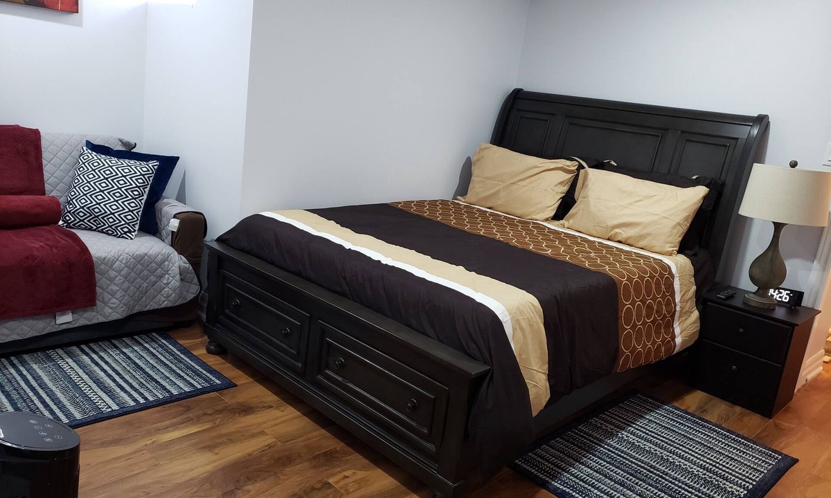 Brampton Apartment | Luxurious 1BR+1BA Apt., Modern, Bright, w. parking