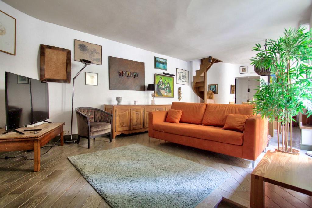 Quartier de la Monnaie Apartment | Luxurious 2 Bedrooms Saint Michel Notre Dame Augustins Free Netflix