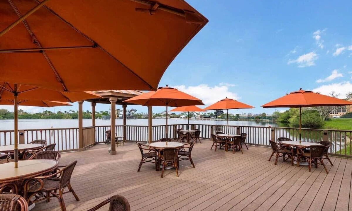 Florida Center Apartment | Luxurious 2bd retreat offers a sanctuary to relax