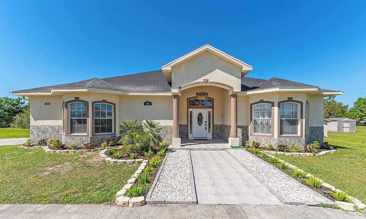 Kissimmee House | Luxurious 5-Bedroom Retreat: Gold Accents, Modern Amenities, & Fun!"
