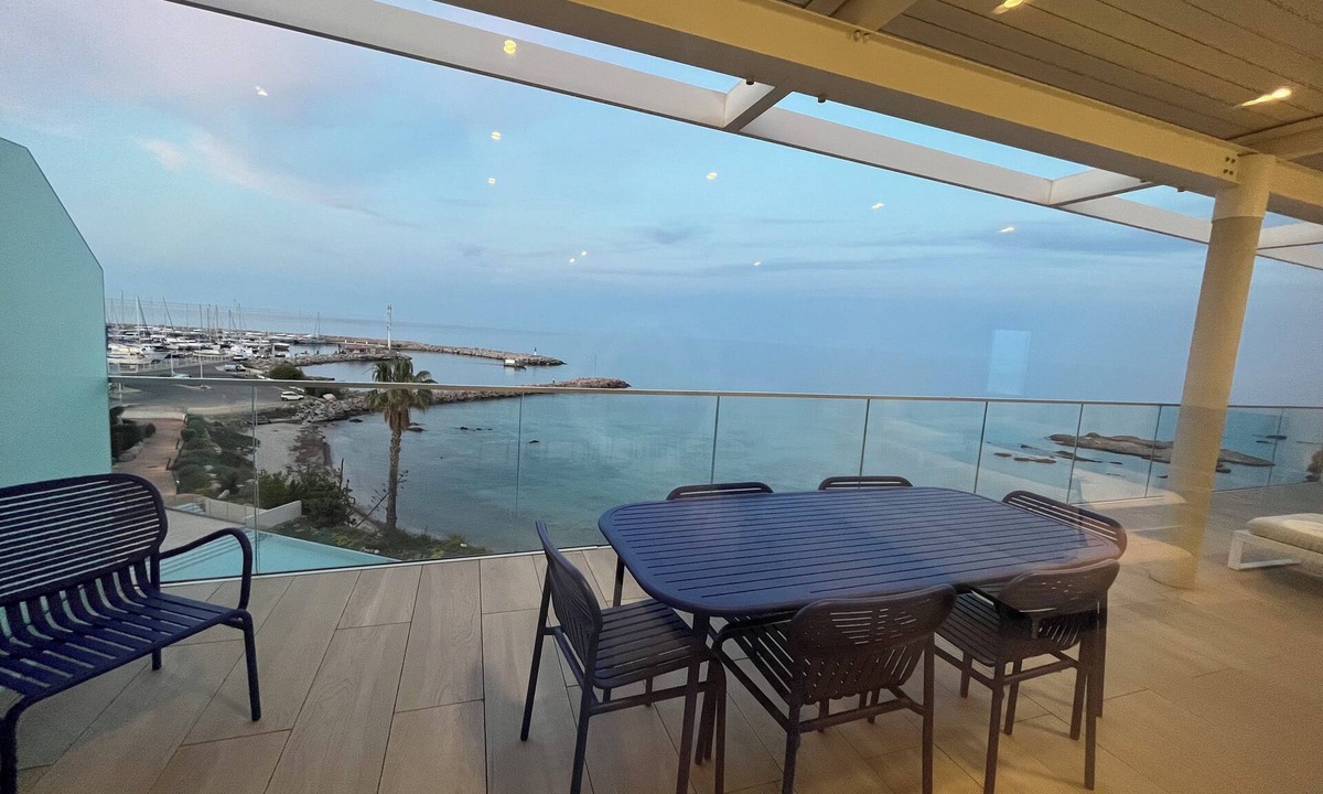 Solenzara Apartment | Luxurious 6pers apartment with semi-Olympic swimming pool facing the sea, the dream!