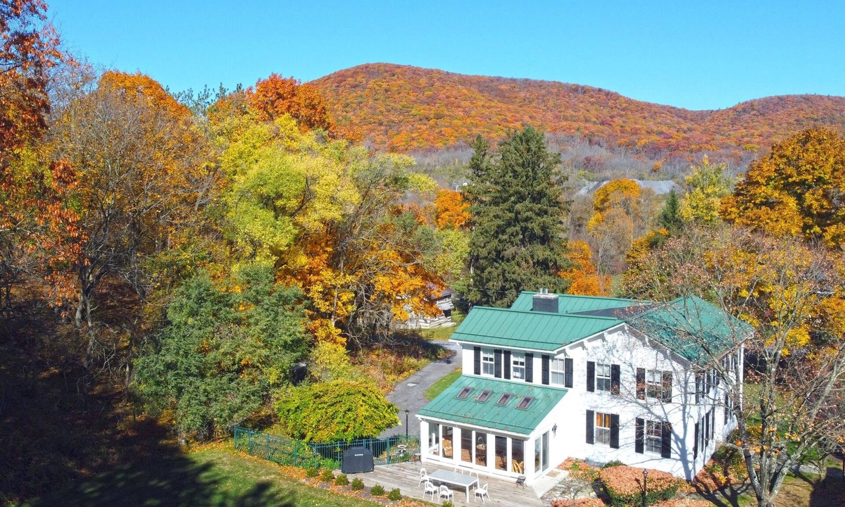 State College House | Luxurious Farmhouse - 8 mins to Beaver Stadium