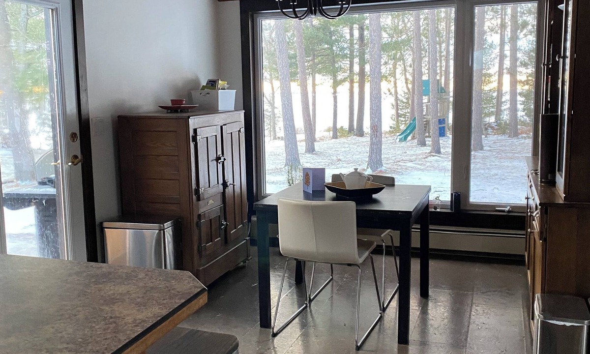 Callander Cottage | Luxurious Lake House with Hot Tub - Come and Enjoy and Unwind by Lake Nipissing!