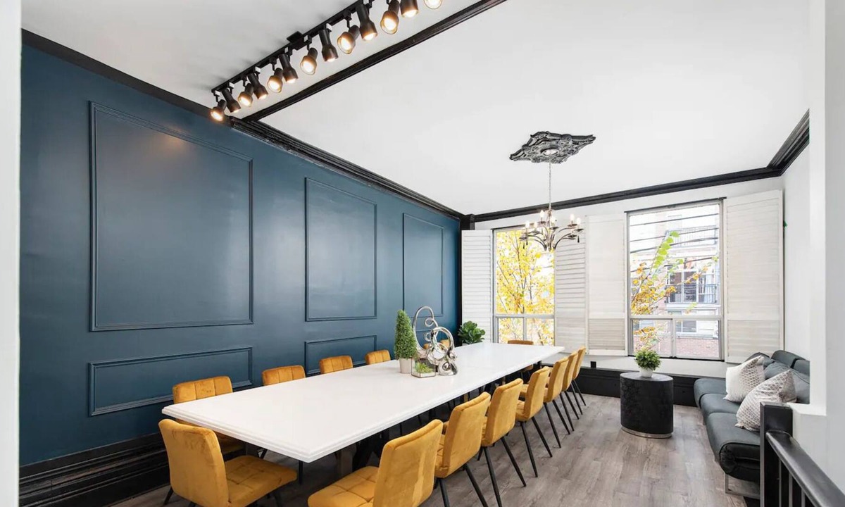 King West Village House | Luxury 2 Bedroom Condo W/ Parking, Budweiser arena