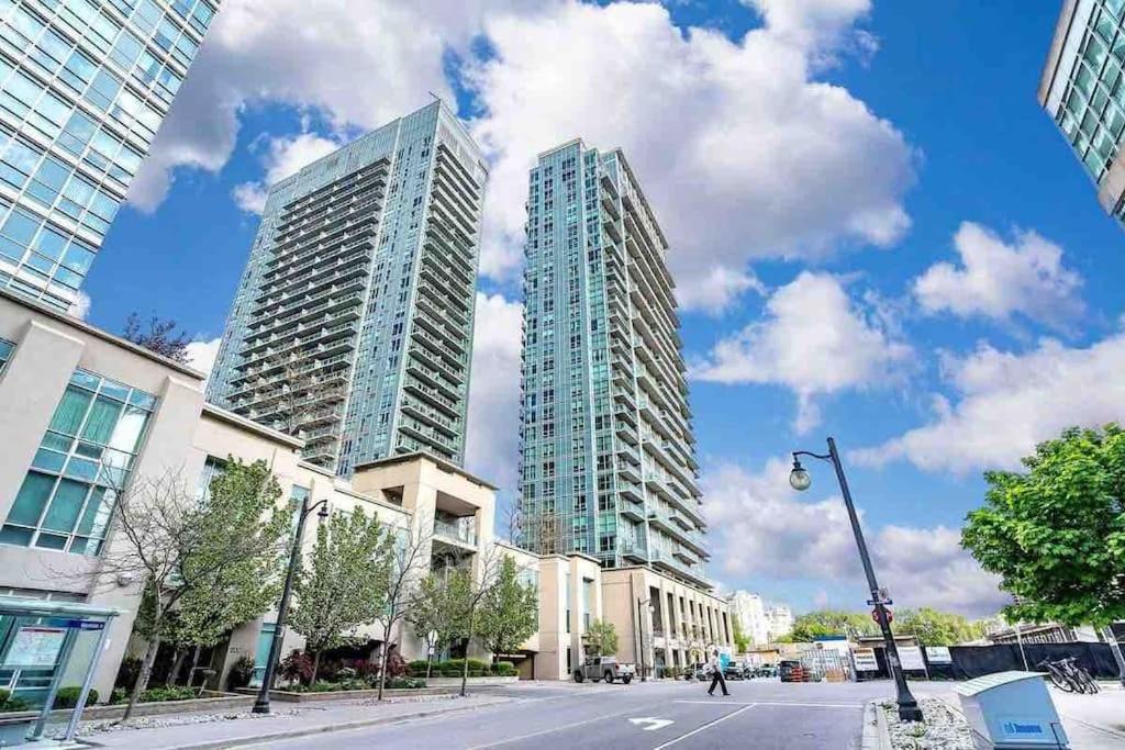 Humber Bay Apartment | Luxury 2BDR modern private condo in Toronto