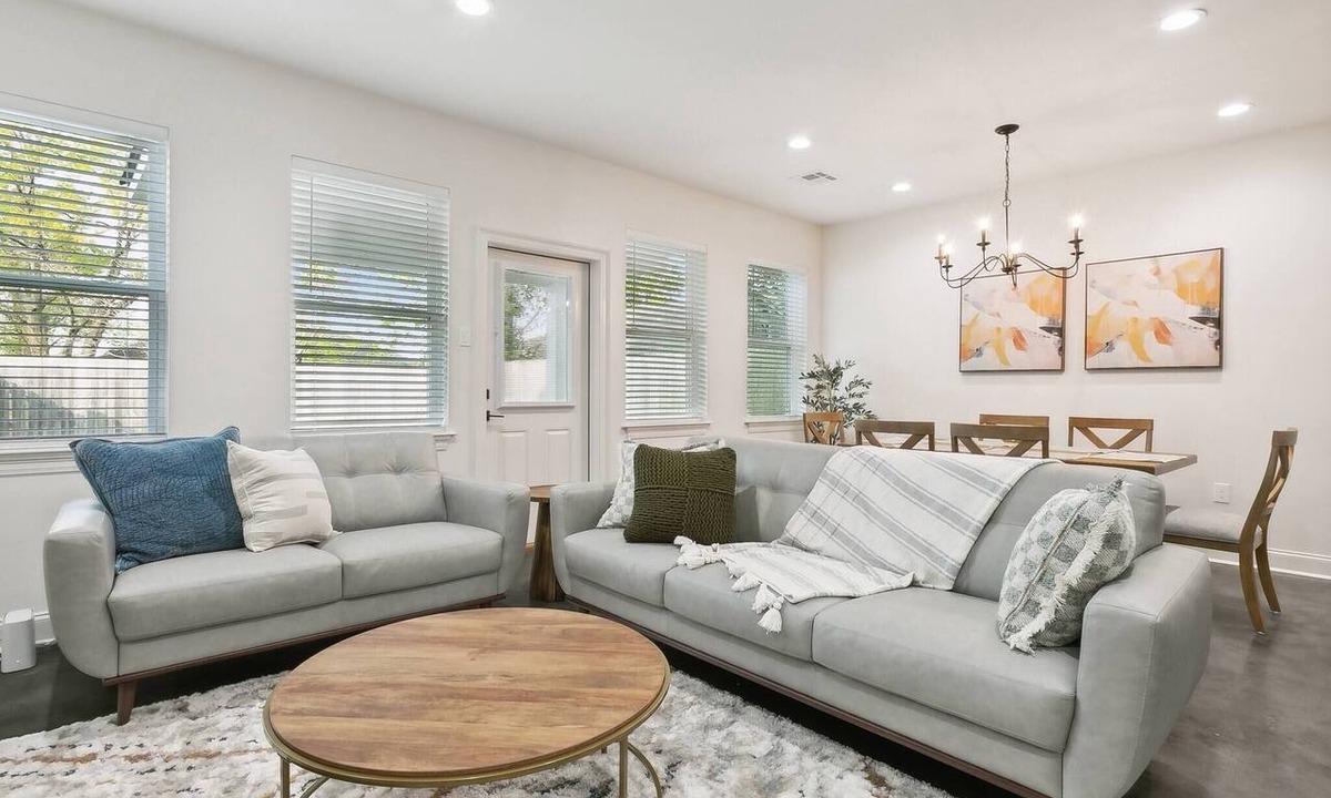Braithwaite House | Luxury 3BR in Belle Chasse