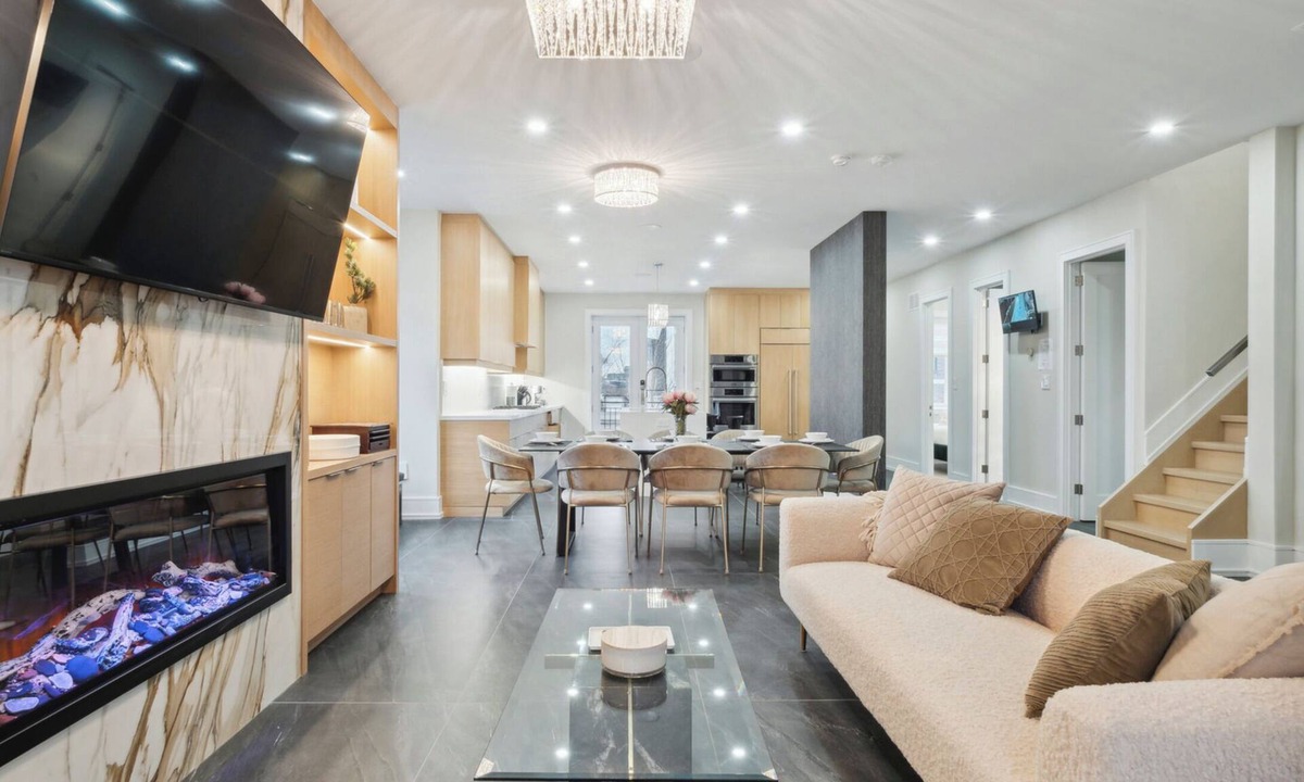 North York House | Luxury 4 Bedroom Retreat Steps to Yorkdale Mall