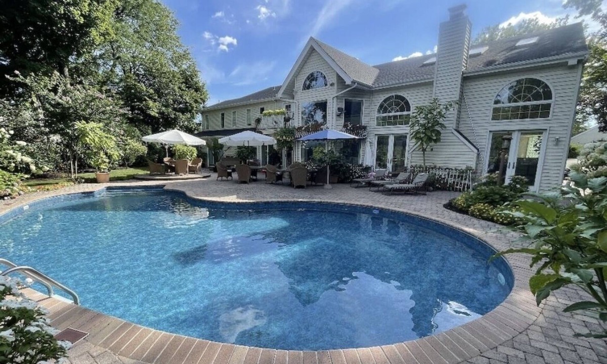Malverne House | Luxury 6100 Sqft Home close to Manhattan, Renowned Hamptons and Beaches