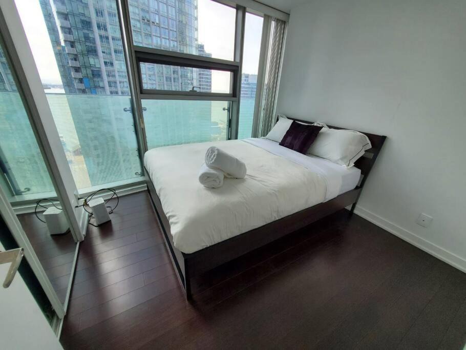 Toronto Entertainment District Apartment | Luxury Condo 2bed Downtown Toronto
