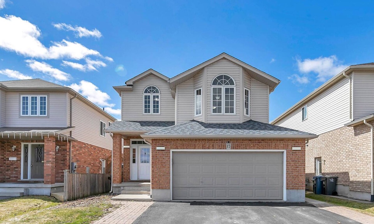 Guelph House | Luxury Detached 4 Bedroom House