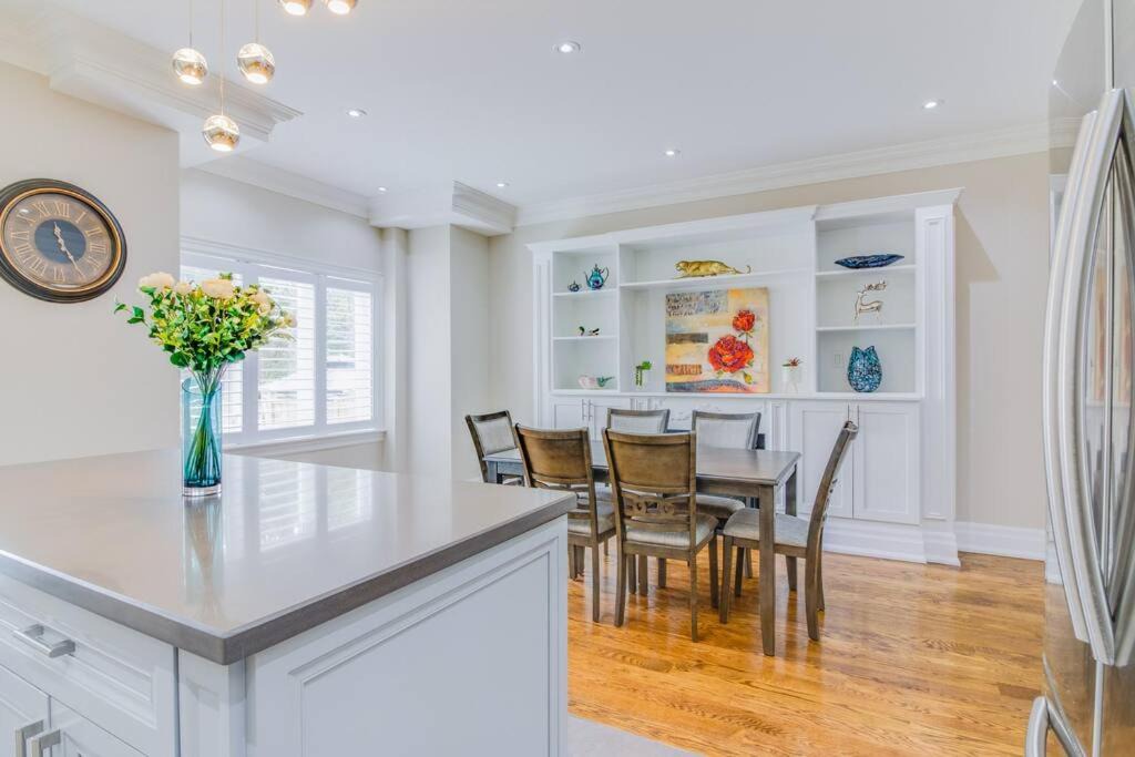 Birch Cliff Heights House | Luxury house, 25 minutes to Toronto Downtown