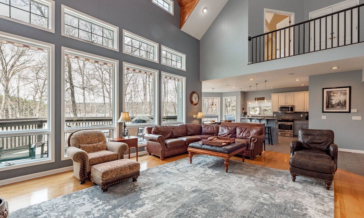 Thayerville House | Luxury Lakefront w/Hot Tub & Rec Room