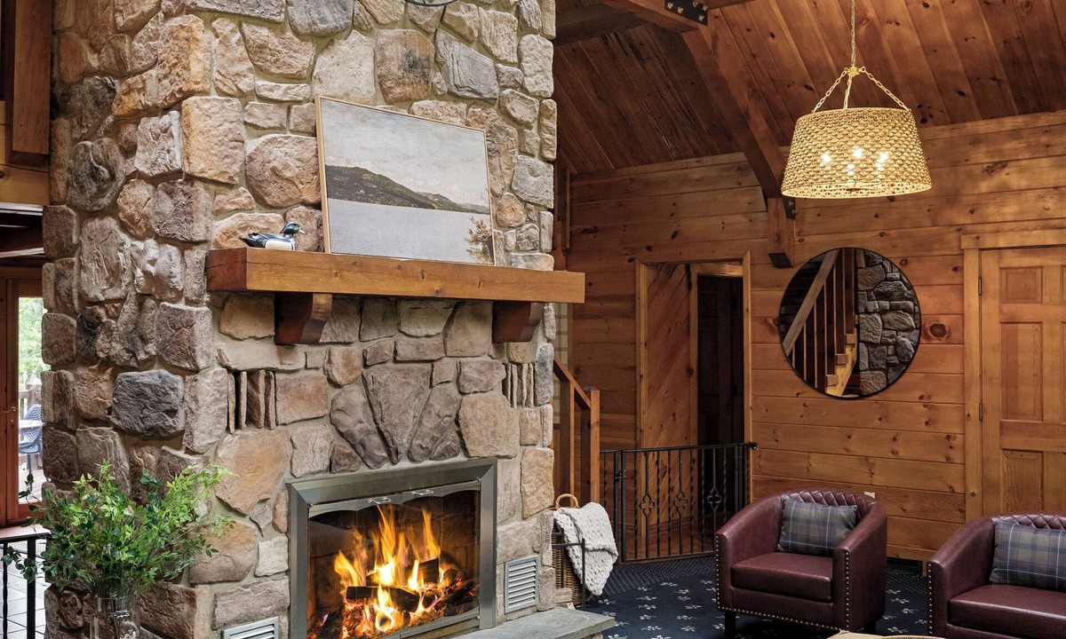 Locust Lake Village Cabin | Luxury Log Cabin - Lake Hot Tub Sauna Dog Friendly