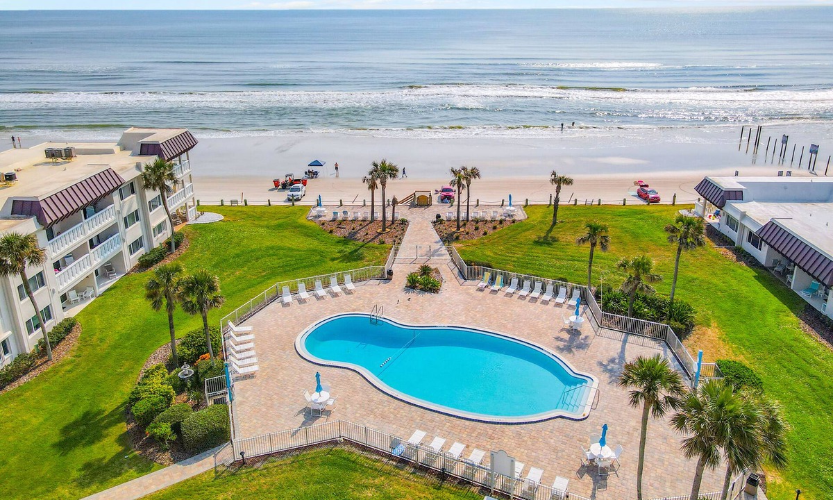 Brown Condo | Luxury, Ocean View Chateau By The Sea 24B