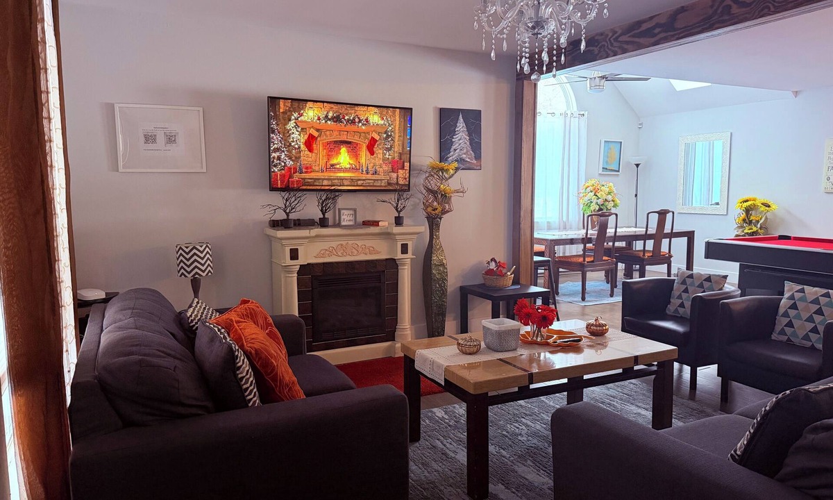 Tunkhannock Township House | Luxury Pocono Escape -Hot Tub Fire Pit Game Nights Minutes to Skiing