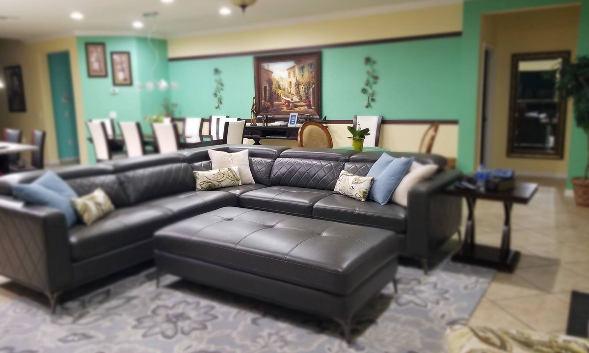 Four Corners Villa | LUXURY RESORT ACROSS THE STREET FROM CLUBHOUSE. MINUTES TO DISNEY & SHOPPING.