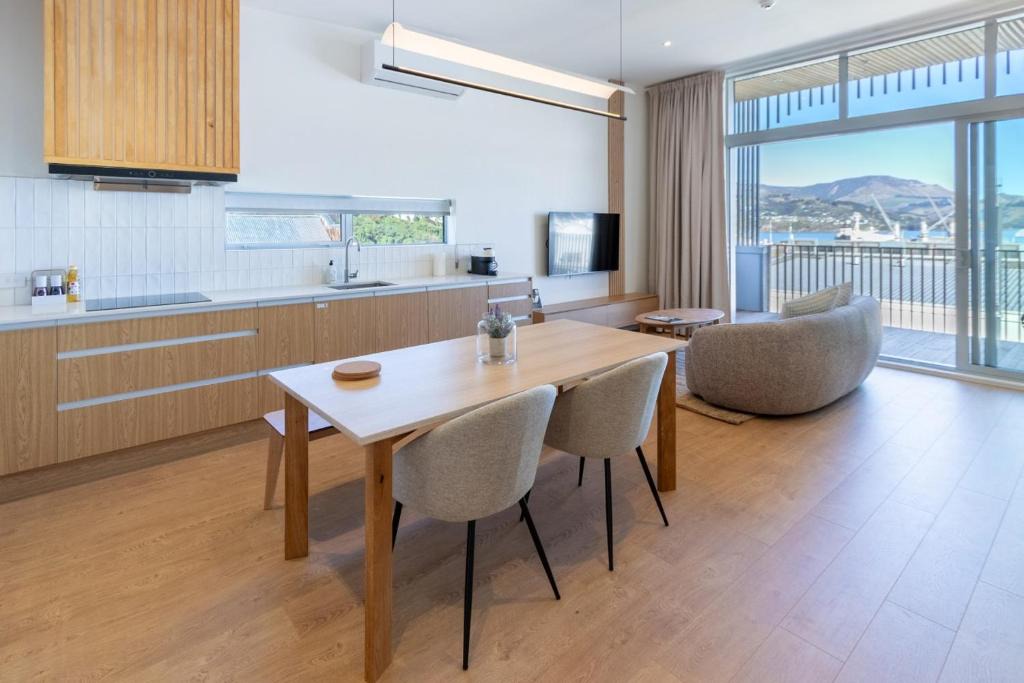 Lyttelton Apartment | Lyttelton Apartment Harbour Views - Walk to Cafés