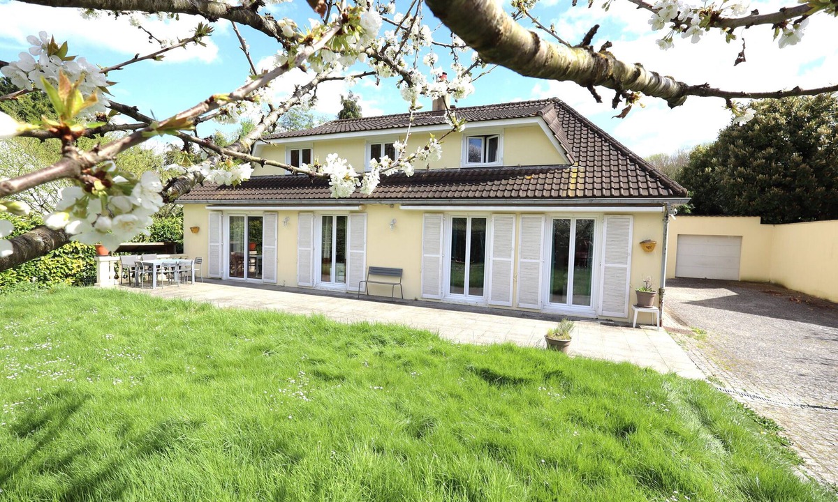 Croissy-Beaubourg House | M&A Spacious Country House for 11 Guests, Near Disneyland and Paris,with Parking