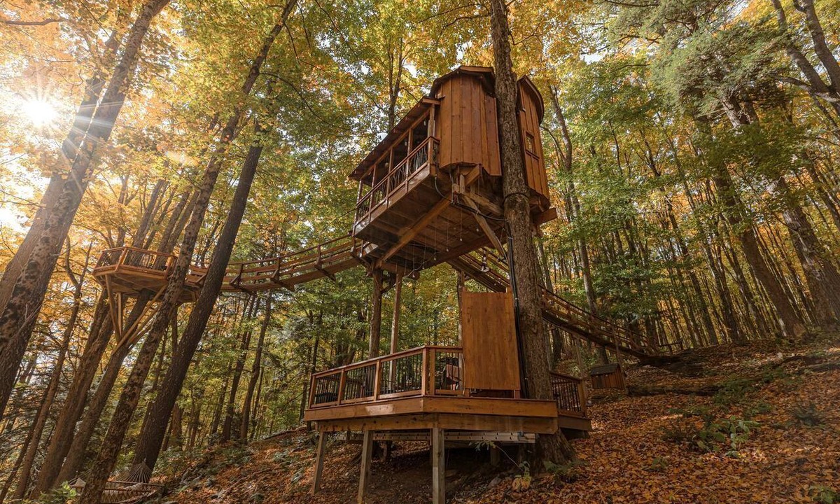 LaFayette Cabin | Magical Tree House Rental in the Woods near Syracuse for Glamping in New York State