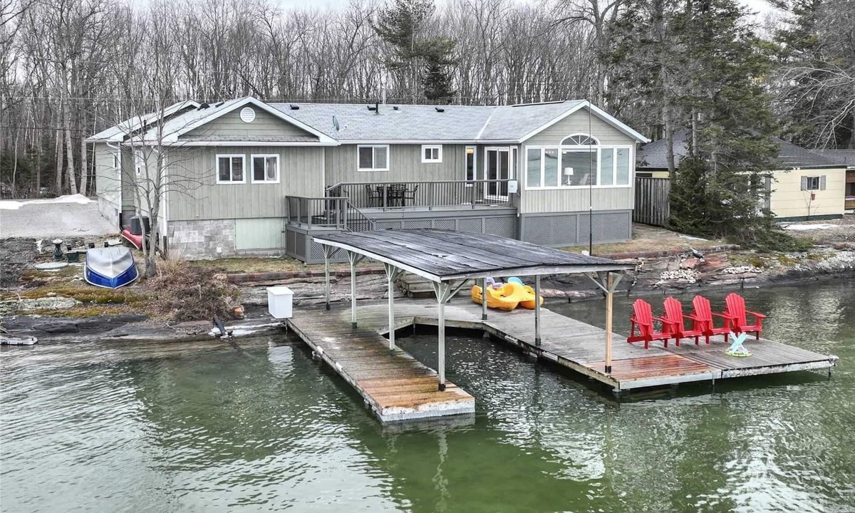 Washago Cottage | Magnificent Lakefront Modern Cottage