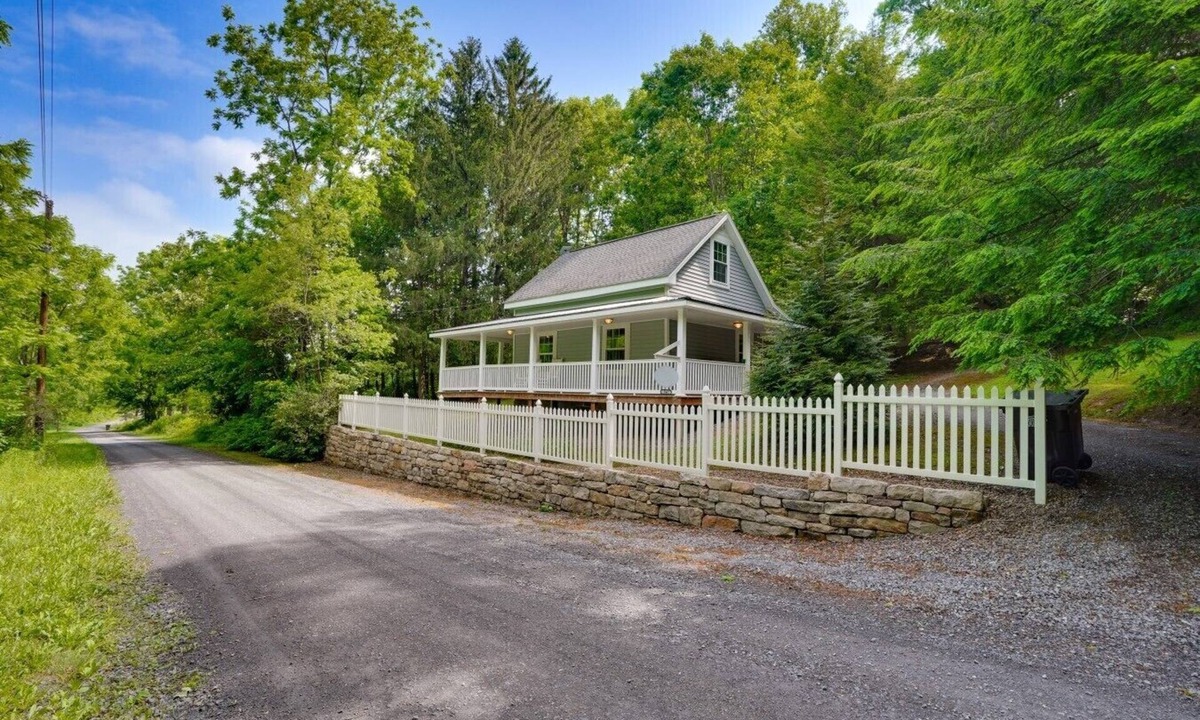 Elizabethville Cottage | Mahantango Cottage Retreat Couples getaway