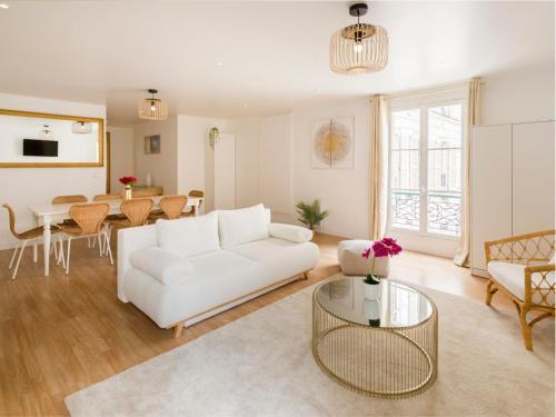 8th Arrondissement Apartment | Merveil Family Suite - Champs Elysees - Roosevelt