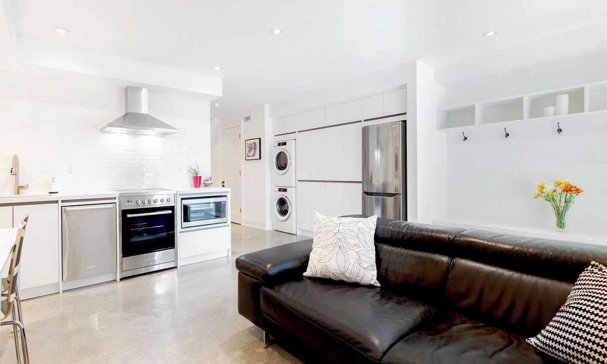 Davisville Apartment | Midtown modern 1 bedroom suite