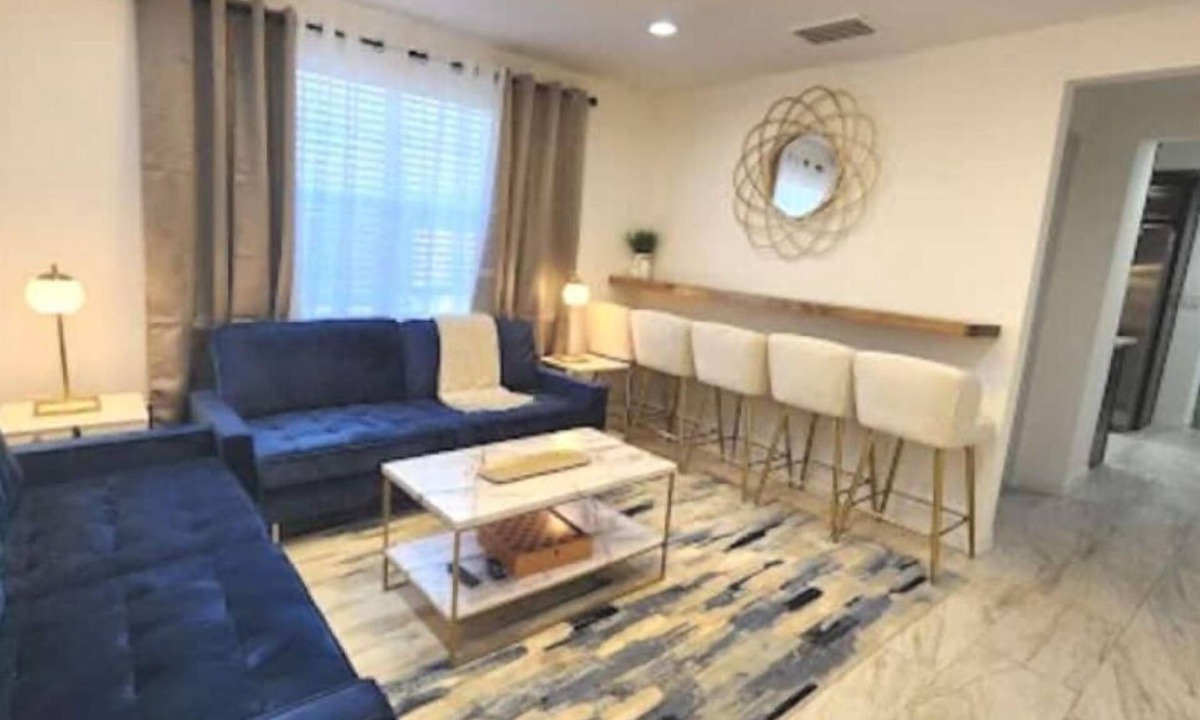 Fairvilla House | Mills House @WP. Sleeps 11 Renovated. Queen beds