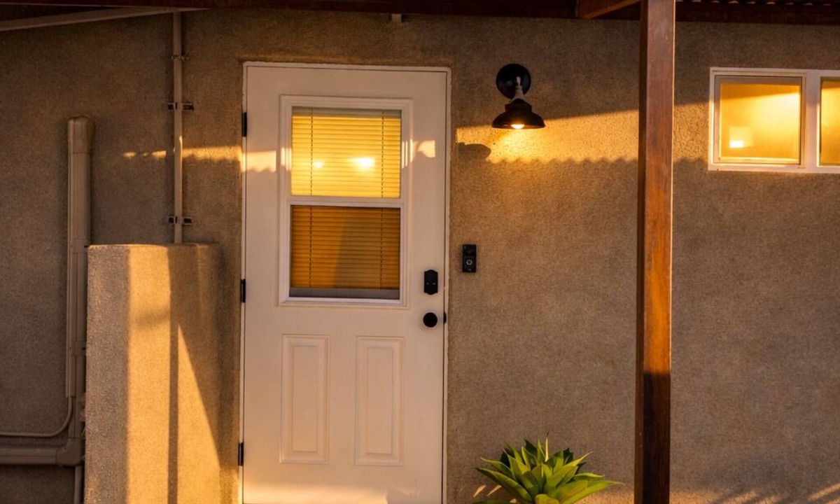 Tucson House | Minimalist Microstudio | Westside | Near DT, Trails, Dining