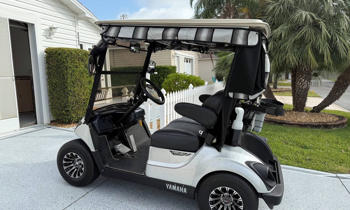 Belvedere House | MINS to LAKE SUMTER LANDING! Patio Villa-Near Shopping…GOLF CART INCLUDED⛳️