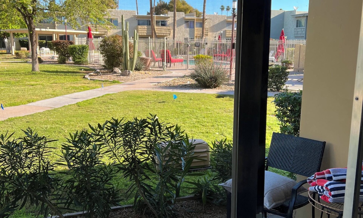 South Scottsdale Condo | Minutes to Old Town Scottsdale! Walk to Fashion Mall and Scottsdale shops.