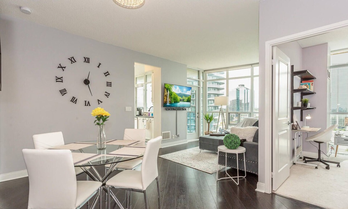 Downtown Mississauga Condo | Modern 2Bd Condo in Square1 with Iconic Views