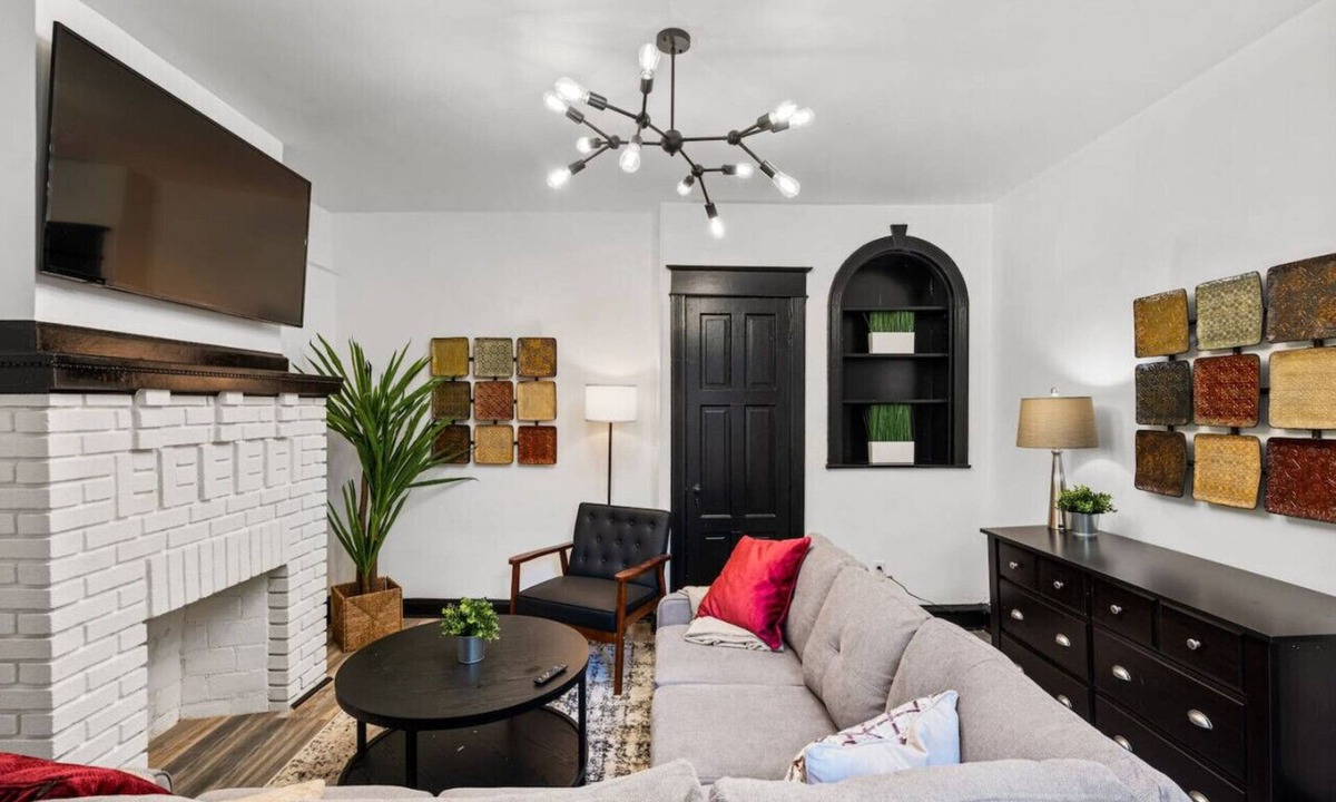 Penn-Knox House | Modern 3BR Philadelphia Stay, Central Location & Free Parking