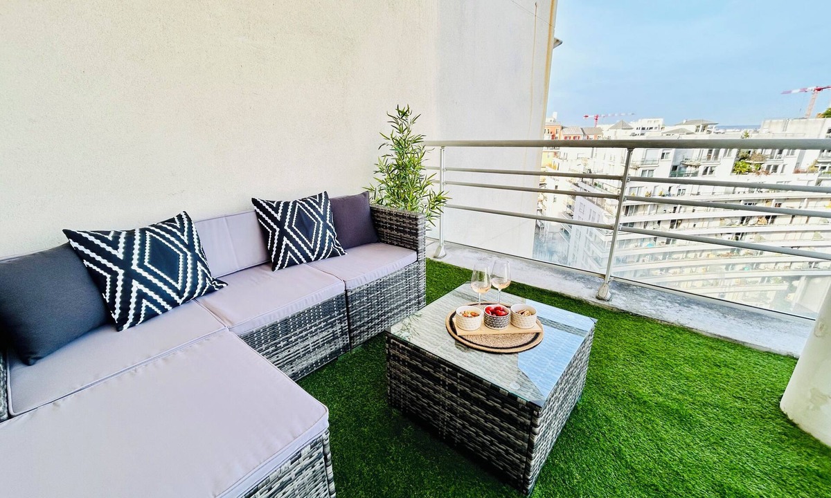Parc-Nord Apartment | Modern and cosy apartment with a beautiful terrace and parking, Paris La Défense