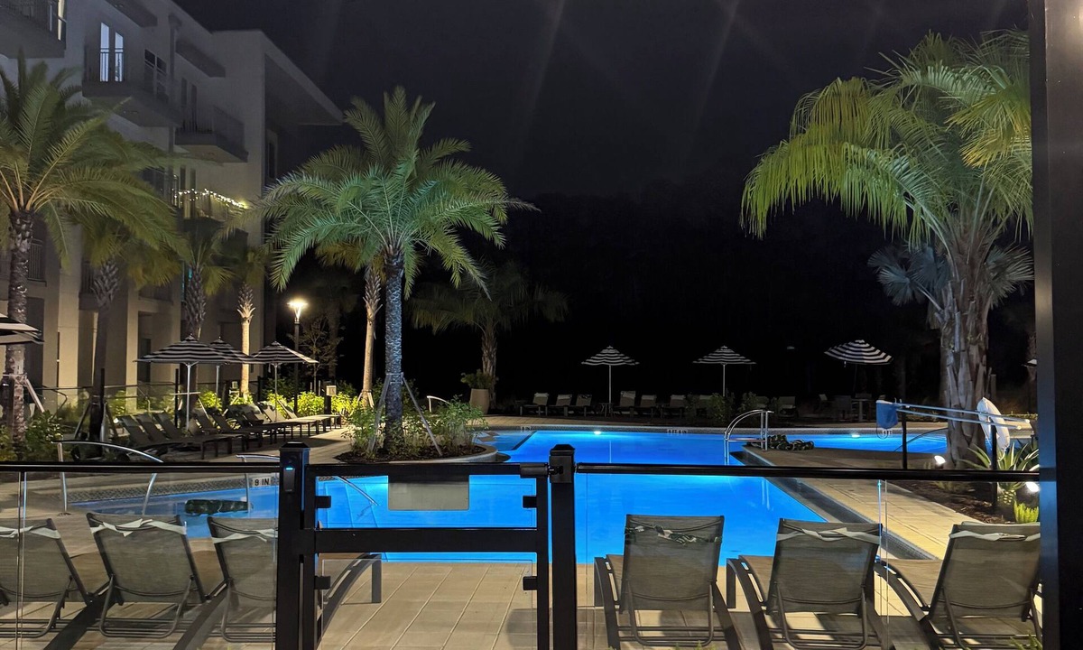 Lake Hart Apartment | Modern and Stylish 1-bedroom + Den in beautiful Orlando